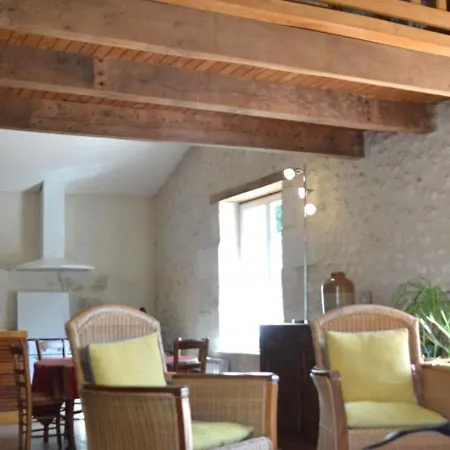 Saint-romain, 4 Pieces, 6 Personnes - Fr-1-653-3 * Saint-Romain (Charente)